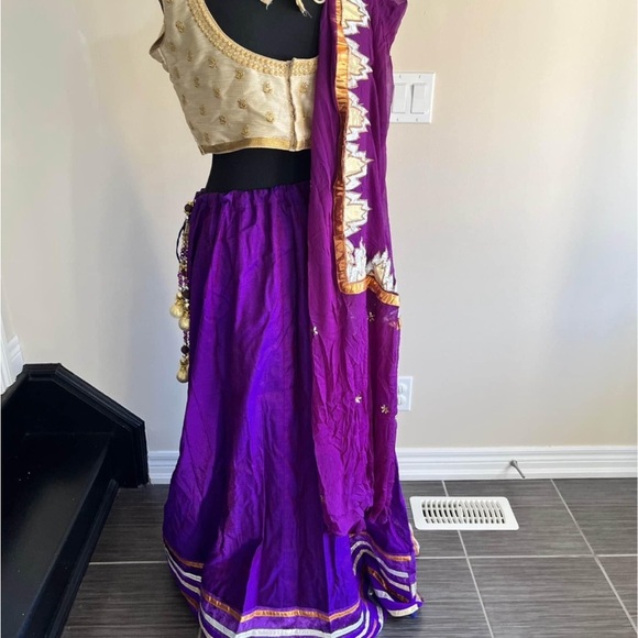 Women Lehenga - Picture 8 of 9